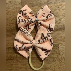 Sasshole bow on nylon